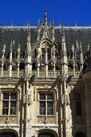 France, Seine-Maritime (76), Rouen, le Palais de justice de Rouen est l'ancien Parlement de Normandie et une des quelques réalisations de l'architecture gothique civile de la fin du Moyen Age en France, facade de la court
