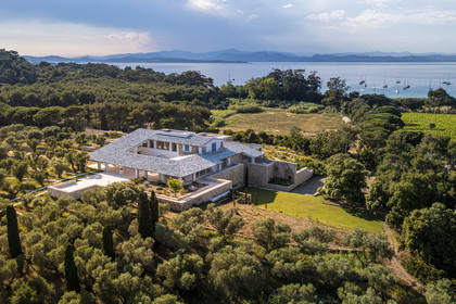 France, Var (83), Iles d'Hyères, parc national de Port Cros, Ile de Porquerolles, la Fondation Carmignac (vue aérienne)