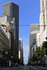 Etats-Unis, Californie, San Francisco, Market street dans le quartier du financial district aboutissant à la tour du Ferry terminal