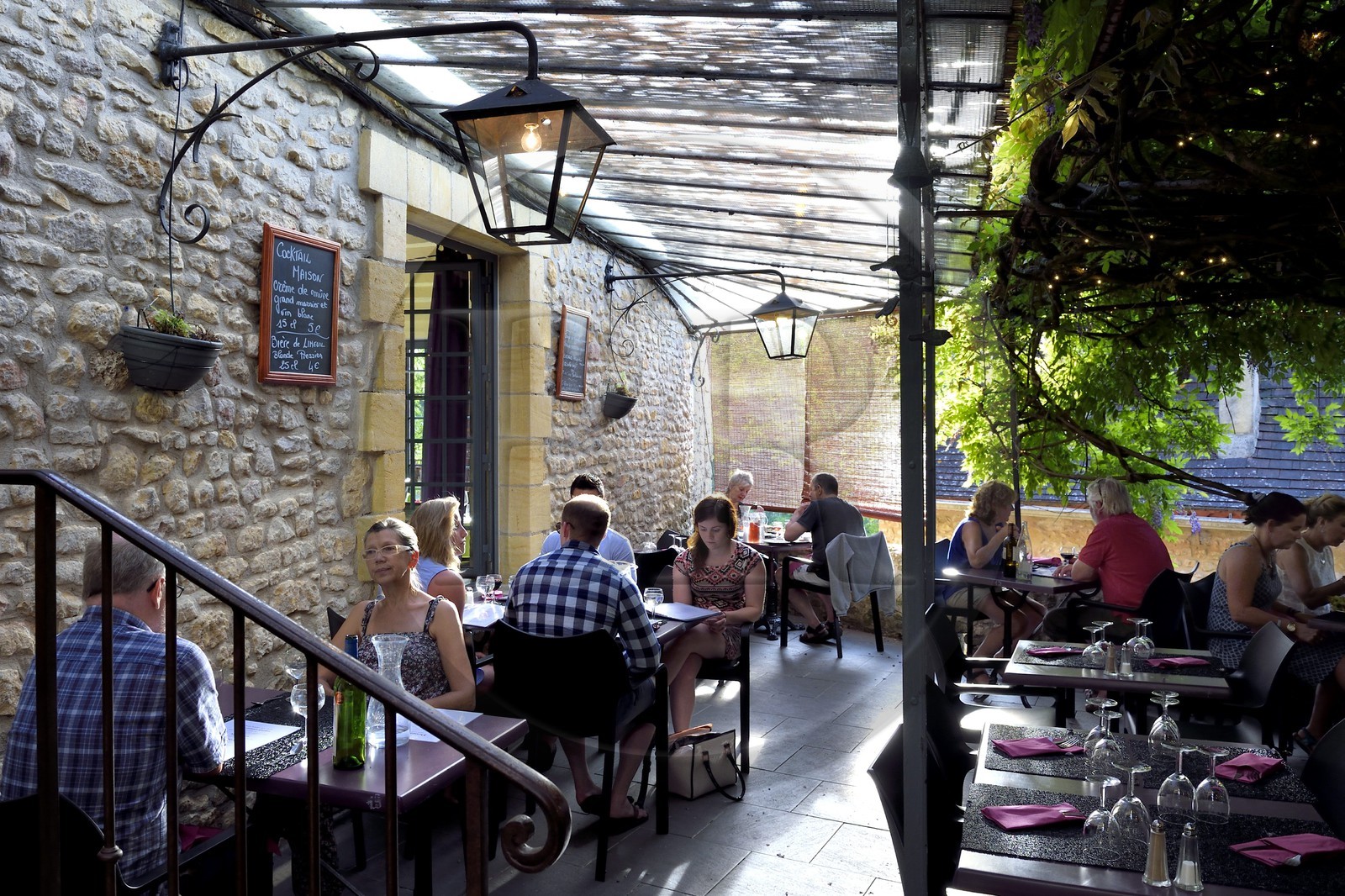 France, Dordogne (24), Périgord Noir, vallée de la Dordogne, Limeuil, labellisé Les Plus Beaux Villages de France, restaurant Au Bon Accueil