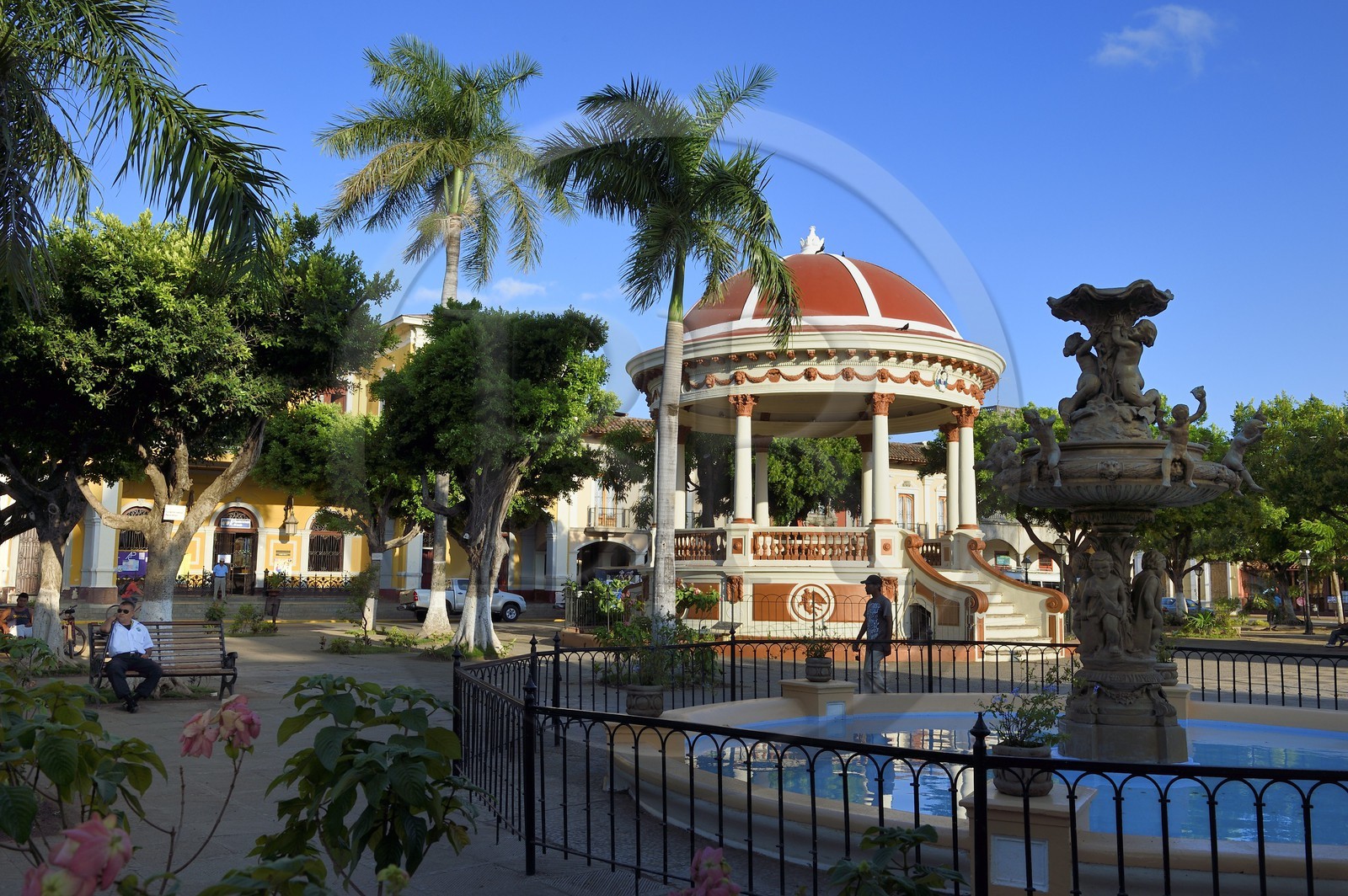 Nicaragua, Granada, kiosque à musique sur le parque Central (Parque Colon)