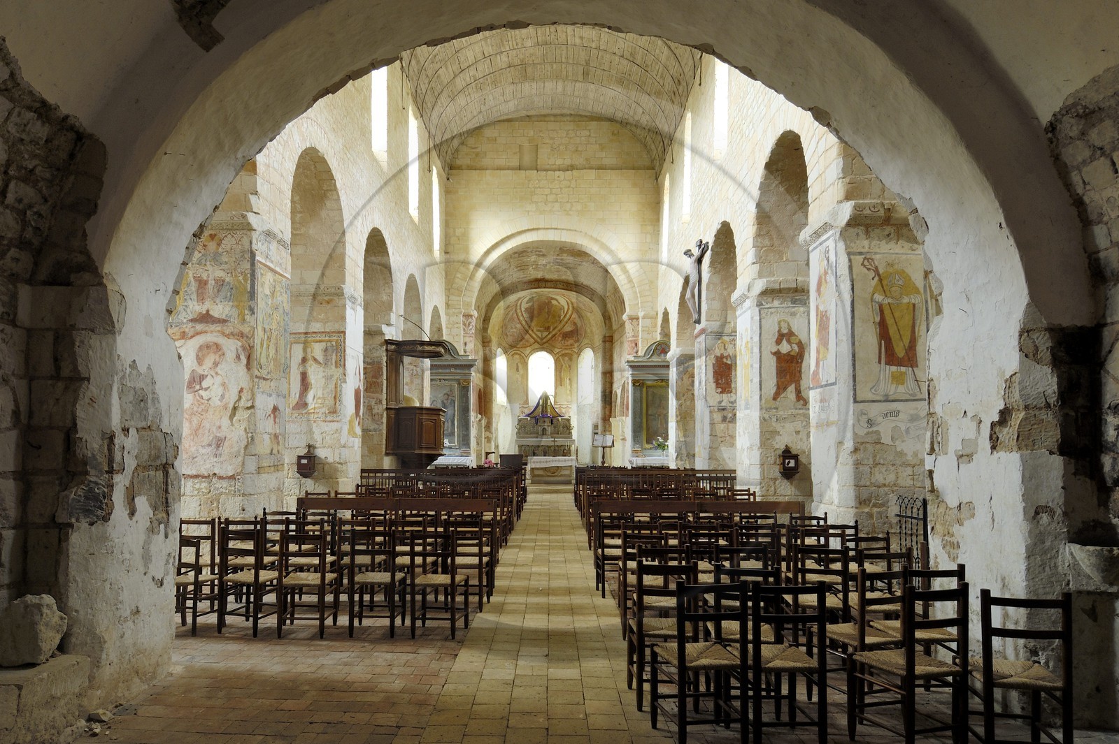 France, Loir-et-Cher (41), Lavardin, labellisé Les Plus Beaux Villages de France, église Saint-Genest de style roman du XI siècle, fresques romanes datant du XIIe au XVe siècle