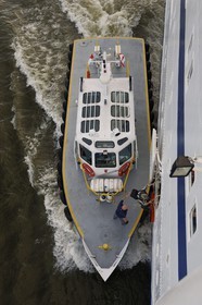 Canada, province de Québec, la rivière Saint-Laurent à Trois-Rivières, dépose du pilote à bord du bateau de croisière Princess Danaé