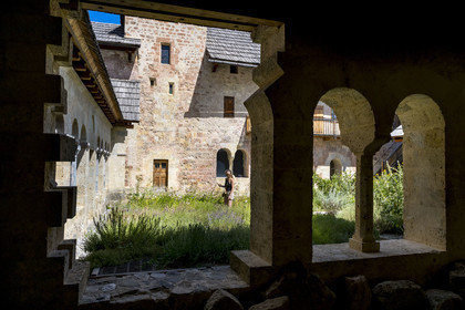 France, Hautes Alpes (05), Crots, abbaye Notre-Dame de Boscodon du XIIe siècle, le cloitre