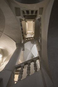France, Alpes-Maritimes (06), Nice classée Patrimoine Mondial de l'UNESCO, le Vieux Nice, escalier de l'immeuble dit Palais Maurice de Savoie (La Trappa) du XVIIème siècle