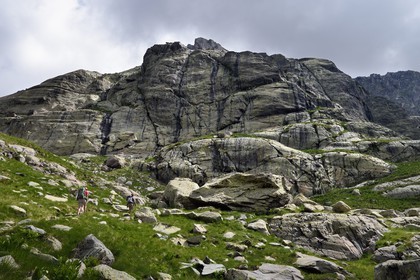 France, Alpes-Maritimes, parc national du Mercantour (Mercantour National Park), the Vallee des Merveilles (Valley of Wonders) scattered with thousands of rupestral engravings of the Bronze Age, hikers on the trail GR 52 under Mount Bego (2872m)