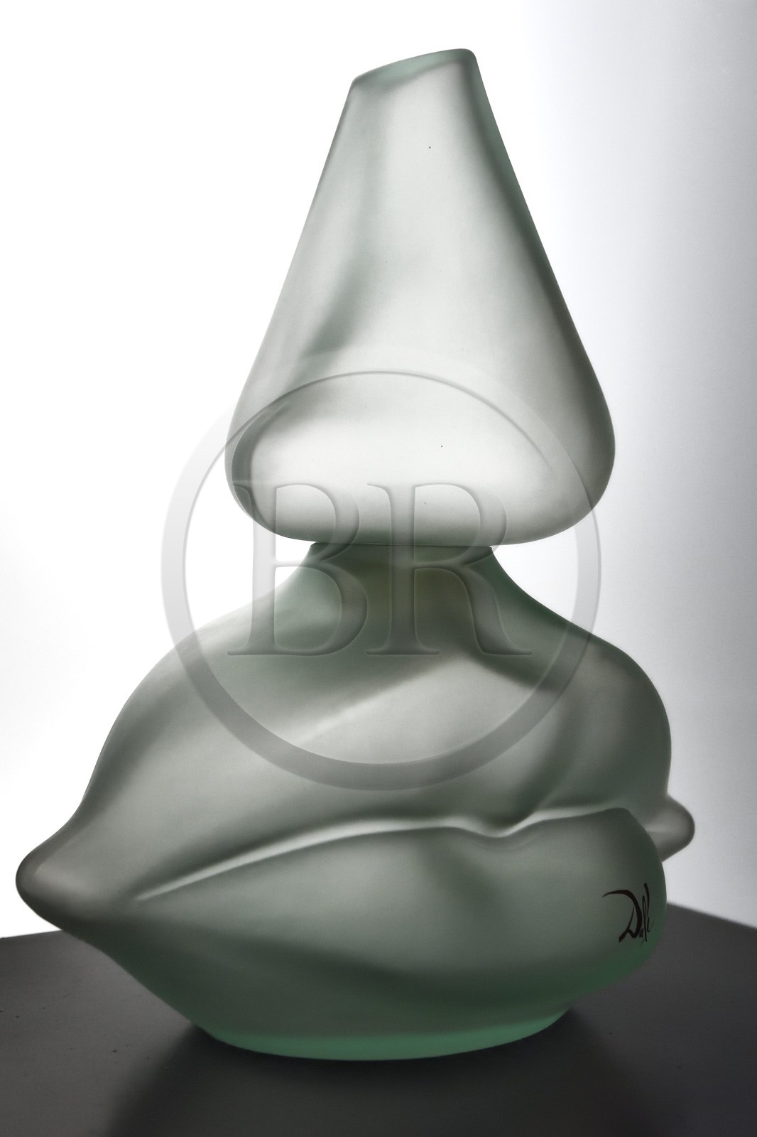 France, Alpes-Maritimes (06), Grasse, Musée International de la Parfumerie, flacon de parfum créé par des artistes, ici par Salvador Dali