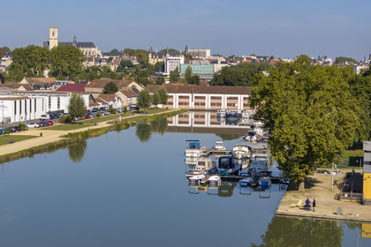 France, Nièvre (58), Nevers, port de plaisance de la Jonction (vue aérienne)