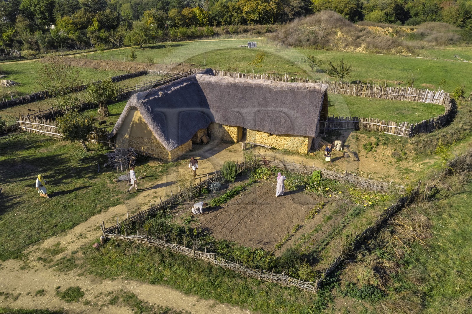 France, Calvados (14), Hérouville-Saint-Clair, Domaine de Beauregard, le parc historique Ornavik, reconstitution d'un village carolingien avec ses artisans et fermiers, la grande ferme (vue aérienne)
