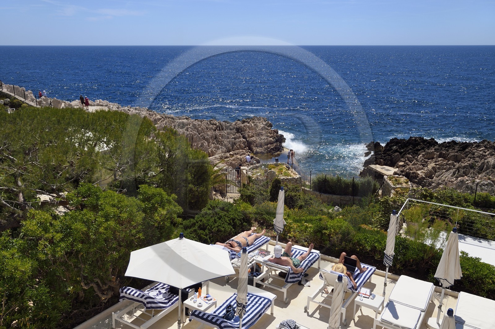 France, Alpes Maritimes (06), Saint-Jean-Cap-Ferrat, Grand-Hotel du Cap-Ferrat, palace 5 étoiles du groupe Four Seasons Hotel, le chic Club Dauphin face à la mer où l'on peut bronzer en toute détente