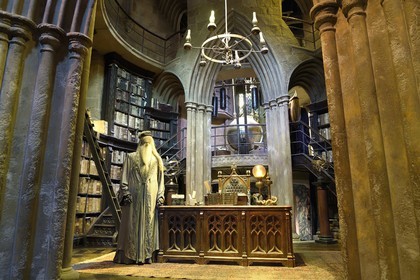 Royaume-Uni, Hertfordshire, Leavesden, Leavesden Film Studios, Harry Potter Studio Tour London, les coulisses du tournage des 8 films de Harry Potter, le bureau de professeur Dumbledore à l'école de Poudlard