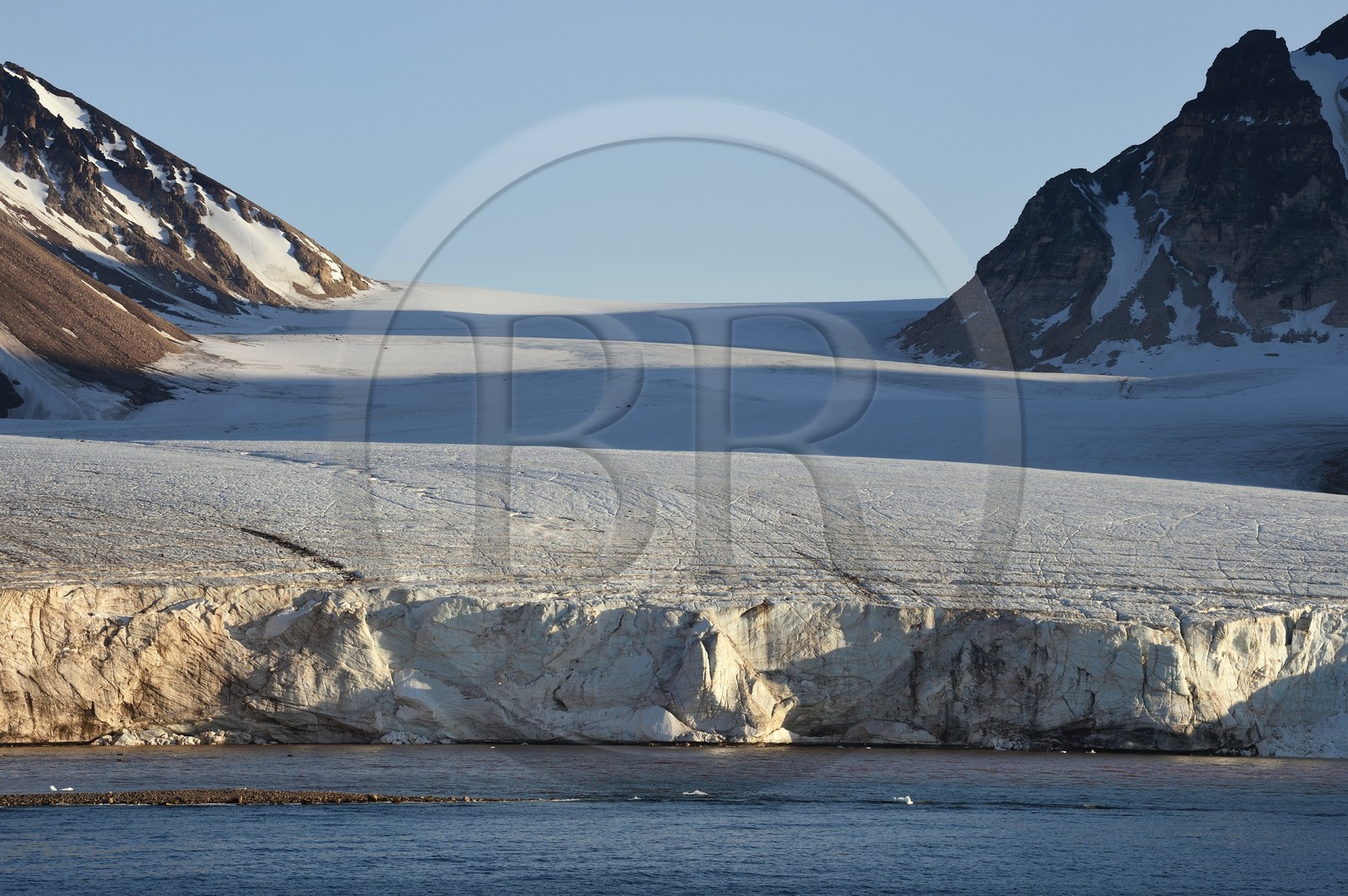 Groenland, cote Nord-Ouest, Murchison sund au nord de la baie de Baffin, le glacier Kissel sur l'Ile de Kiatak (Northumberland Island)