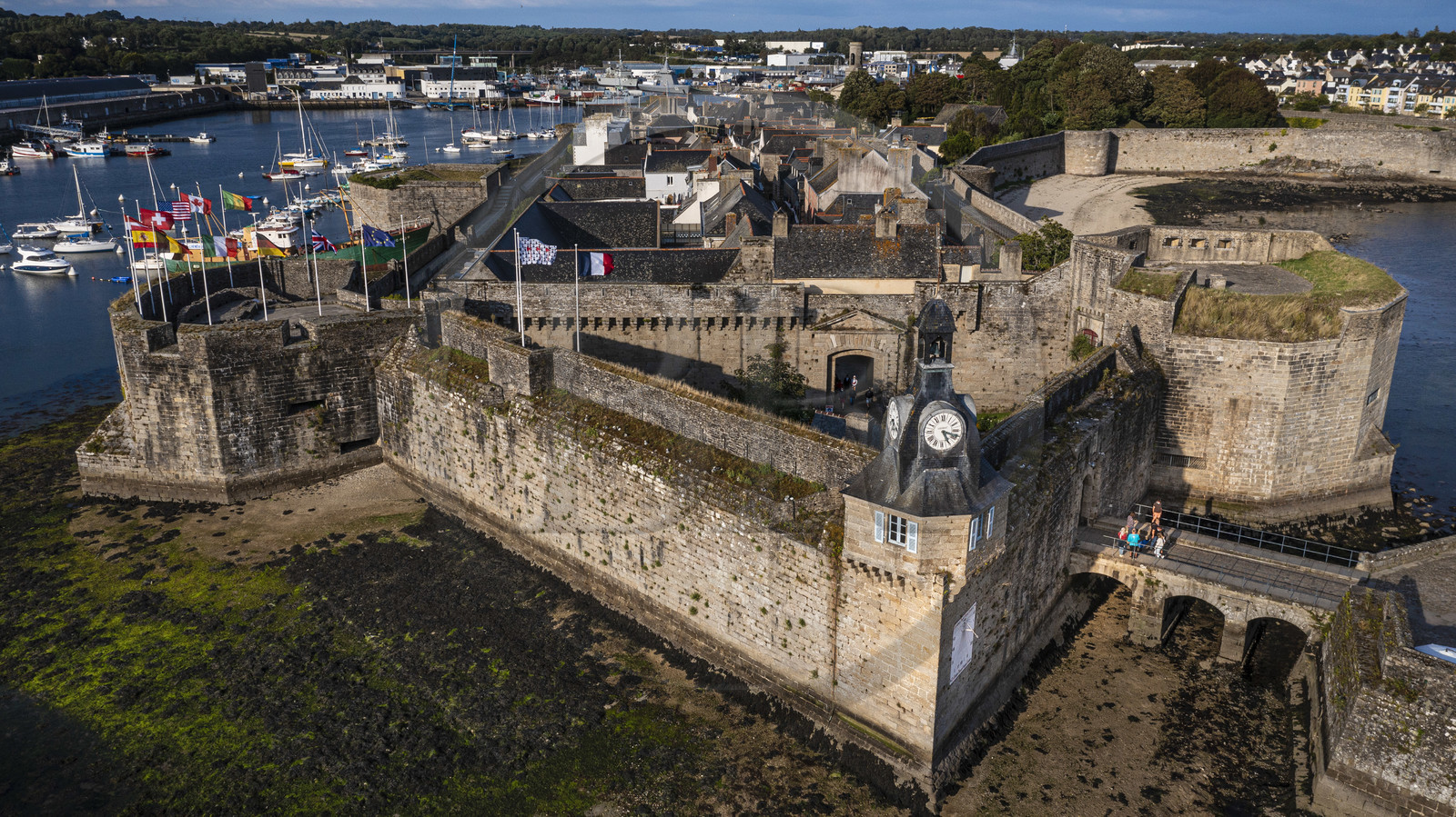 France, Finistère (29), la Cornouaille, Concarneau, la ville close (vue aérienne) France, Finistère (29), la Cornouaille, Concarneau, la ville close (vue aérienne)