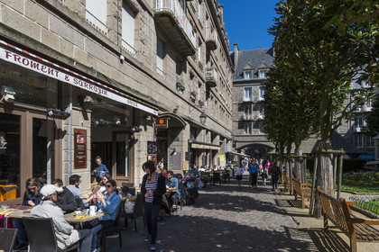 France, Ille et Vilaine, Cote d'Emeraude (Emerald Coast), Saint Malo inner city, Café terraces on the Place du Marché aux Légumes