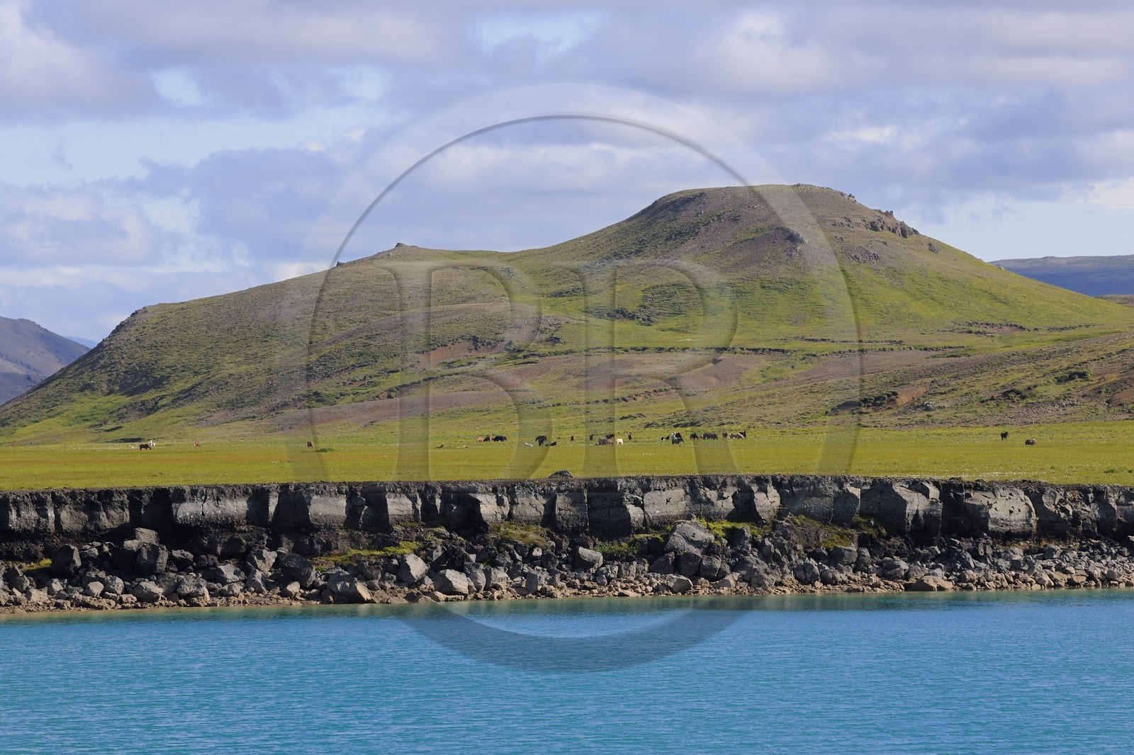 Iceland, Reykjavik Region, Krisuvik Valley, Grainvatn Lake, south of Kleifarvatn Lake