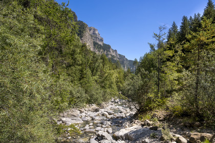 France, Hautes Alpes (05), Chateauroux-les-Alpes, randonnée de la Cascade de la Pisse par le canal de Gramorel, la rivière du Rabioux aux portes du Parc national des Écrins