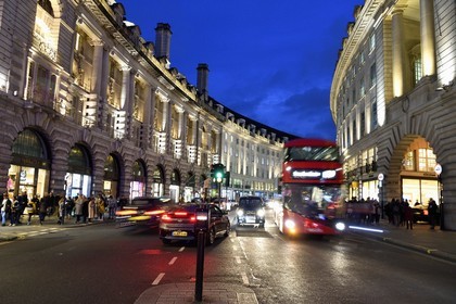Royaume-Uni, Londres, Regent street, bus à impériale rouge