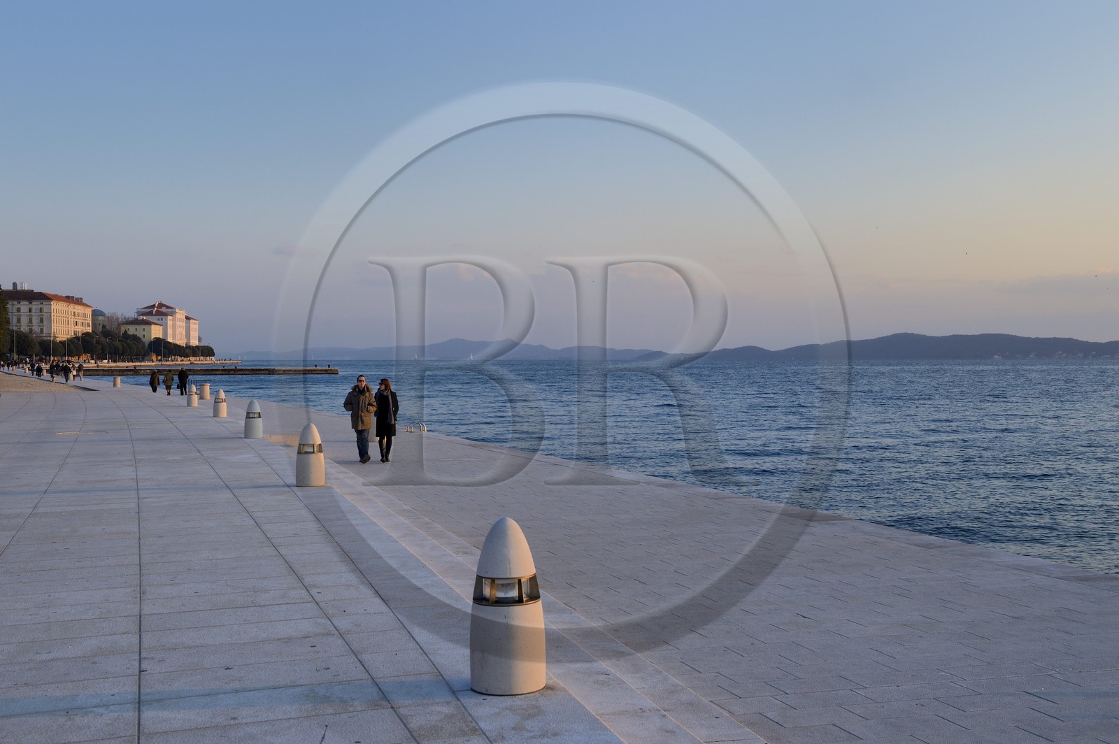Croatie, Dalmatie, côte dalmate, Zadar, la Riva (promenade du bord de mer)
