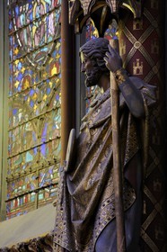France, Paris (75), ile de la Cité, la Sainte Chapelle, la Chapelle Haute, polychromie et statue des apôtres