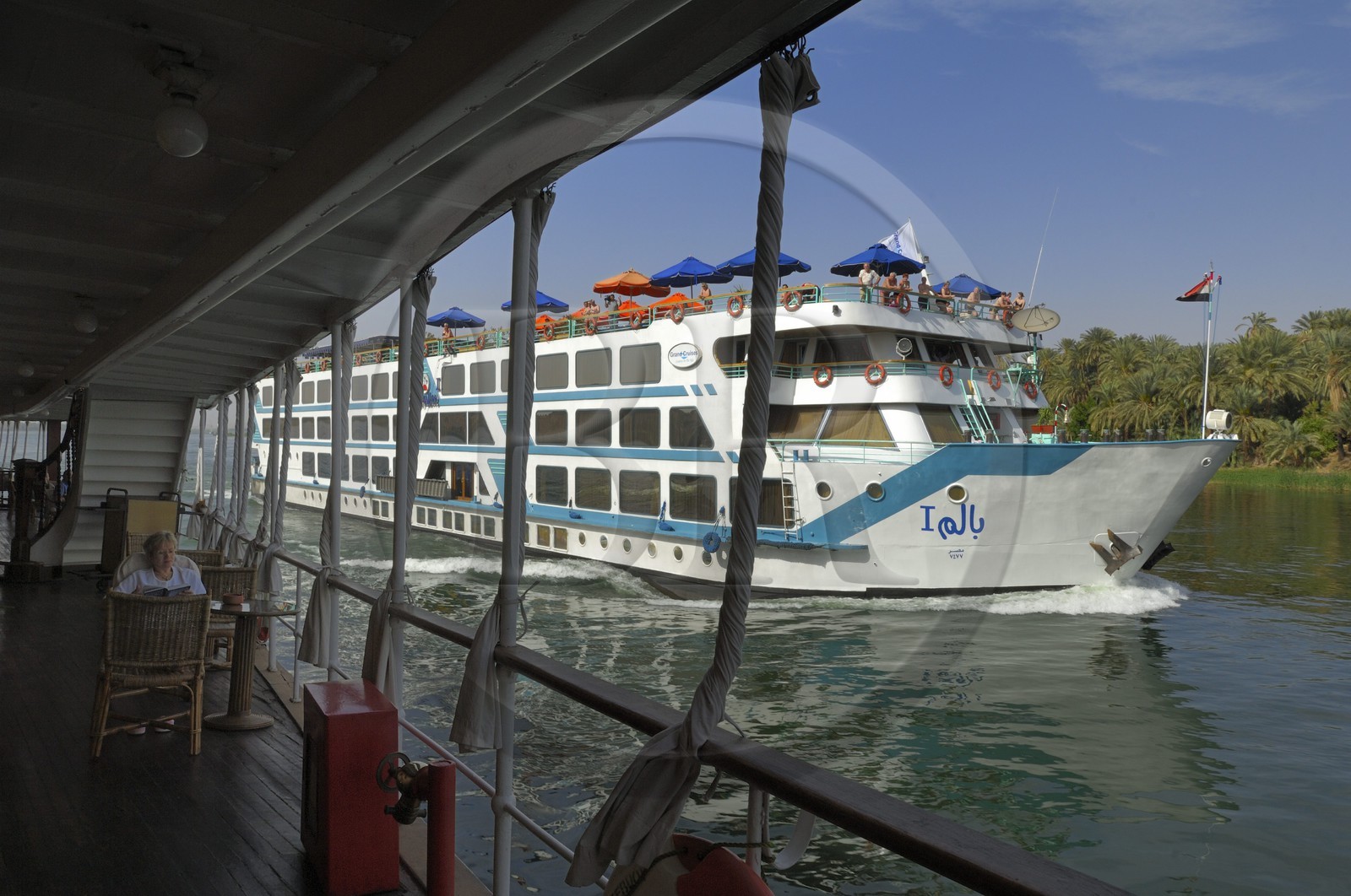 Egypte, Haute Egypte, vallée du Nil, bateau de croisière sur le Nil entre Edfou et Kom Ombo