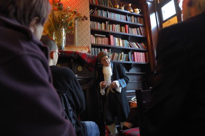United Kingdom, Scotland, Edinburgh, storyteller in the pub Mitre on the Royal Mile