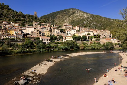 France, Hérault (34), vallée de l' Orb, plage au bord de la rivière Orb au village de Roquebrun