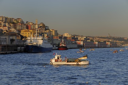 Turquie, Istanbul, quartier de karaköy, la gare maritime