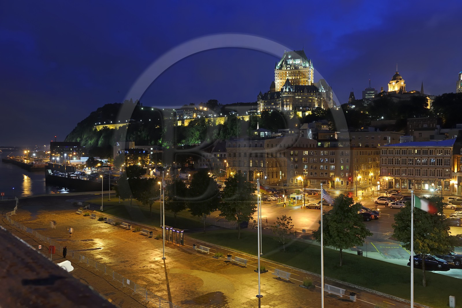 Canada, province de Québec, ville de Québec, Vieux-Québec classé Patrimoine Mondial de l' UNESCO, château Frontenac depuis le port sur le fleuve Saint-Laurent