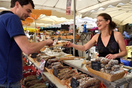 France, Dordogne, Perigord Noir, Dordogne valley, Sarlat la Caneda, market day on Place de la Liberté (Liberty square), salami stall