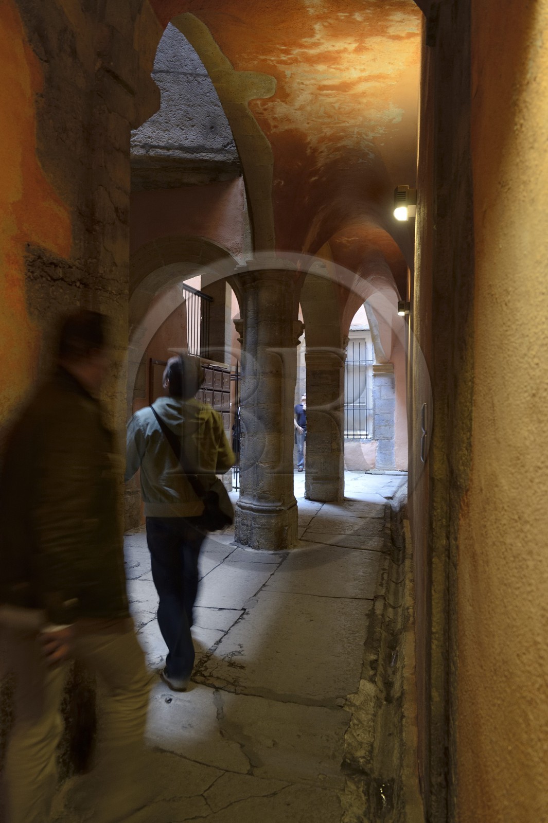 France, Rhône (69), Lyon, site historique classé Patrimoine Mondial de l'UNESCO, Vieux Lyon, traboule reliant le 6 rue des Trois Maries au 27 rue Saint Jean
