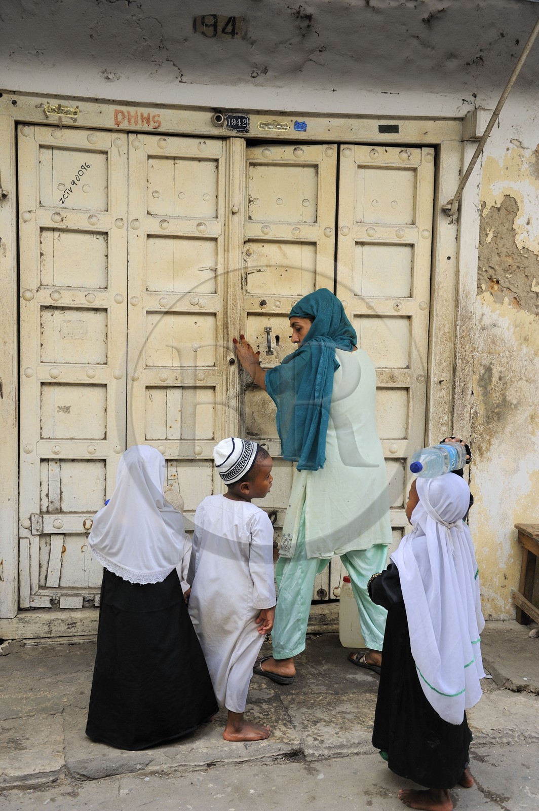 Tanzanie, archipel de Zanzibar, île de Unguja (Zanzibar), ville de Zanzibar, quartier Stone Town, classé Patrimoine Mondial de l' UNESCO, une ruelle de la vieille ville dans le quartier de Shangani