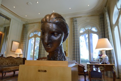 France, Alpes Maritimes, Cannes, the Villa La Californie where Picasso lived, today renamed the Pavillon de Flore by Marina Picasso, sculpture by Pablo Picasso (Head of a Woman - Boisgeloup 1931) in the living room