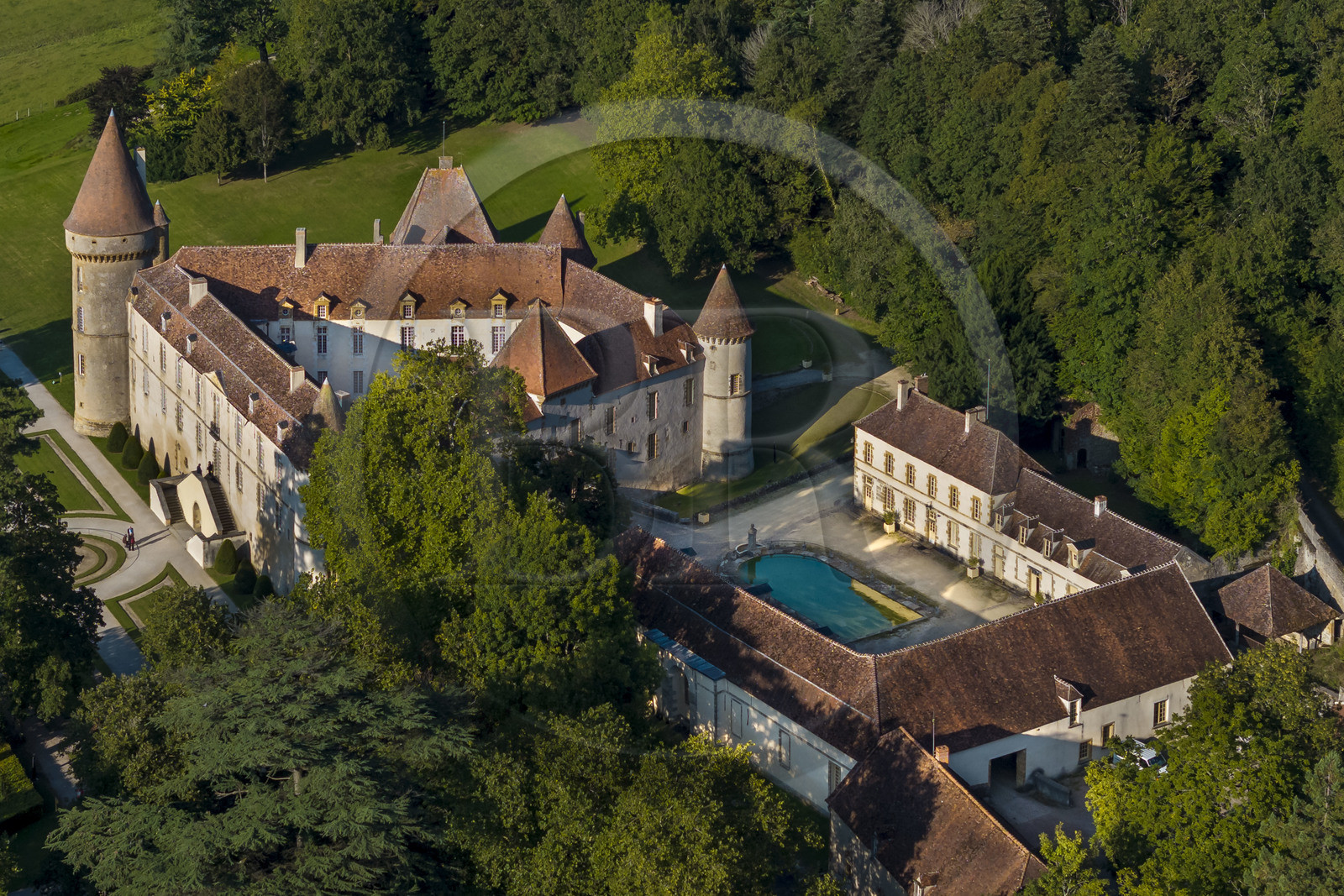 France, Nièvre (58), Parc naturel régional du Morvan, Bazoches, le chateau de Bazoches qui fut propriété du maréchal Sébastien le Prestre de Vauban (vue aérienne)