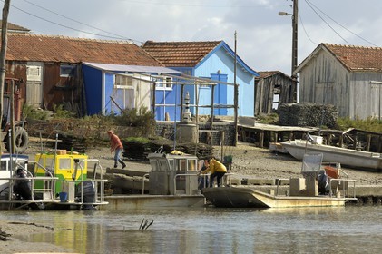 France, Charente-Maritime (17), Ile d'Oléron, le chenal d'Ors, port ostréicole