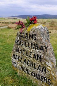 Royaume-Uni, Ecosse, région des Highlands, Inverness, champ de bataille de Culloden, pierre tombale de highlanders tombés pendant la bataille