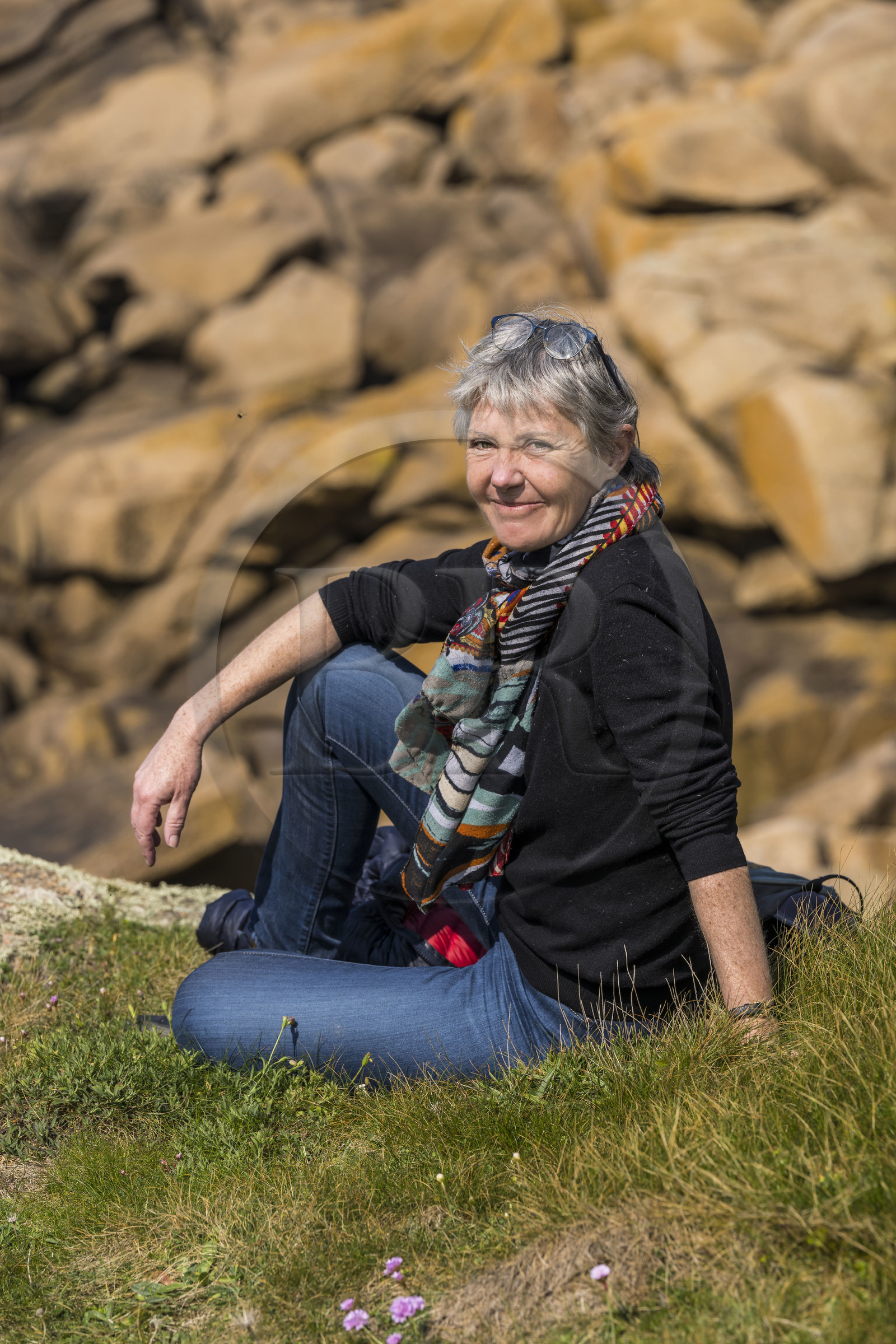France, Côtes-d'Armor (22), Côte de Granit Rose, Trébeurden, Ile Millau, la journaliste Pascale Desclos