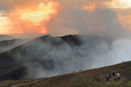 Nicaragua, Masaya, Parc national du Volcan Masaya (Parque Nacional Volcan Masaya), le cratère Santiago toujours actif