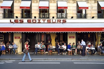 France, Paris, Carrefour de l'Odéon, Café les Editeurs