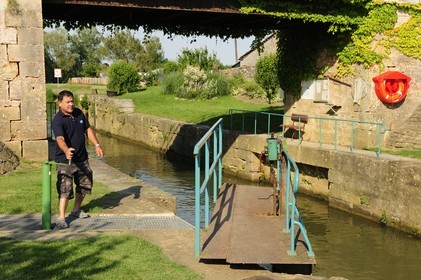 France, Saône et Loire (71), écluse de La Truchère sur la Seille, Georges l'éclusier