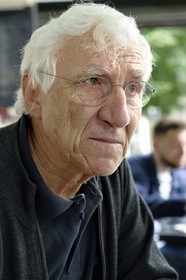 France, Puy-de-Dôme (63), Clermont-Ferrand, René Ribeyre membre de l'association ACAVIC (Amis des Caves du Vieux Clermont)