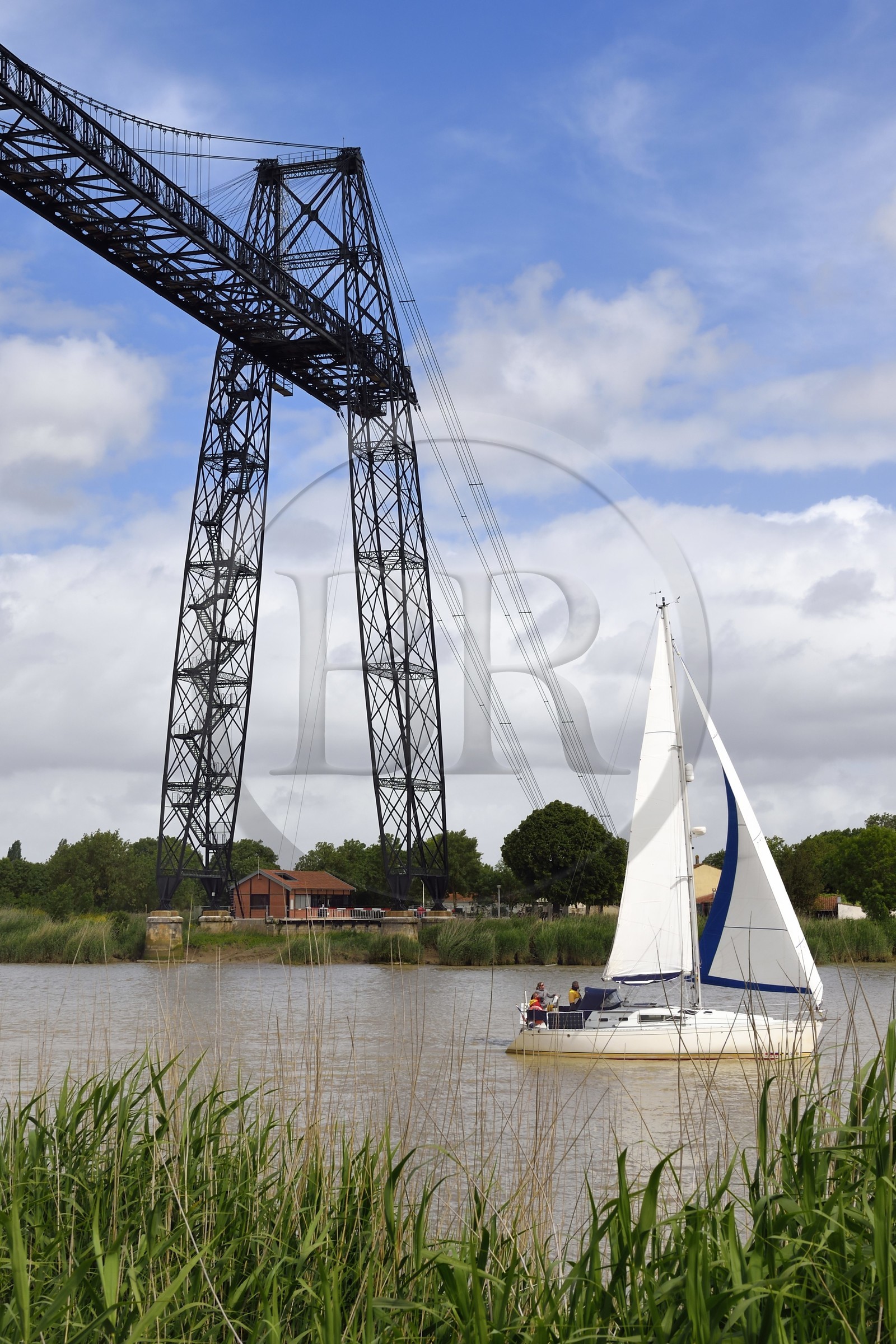 France, Charente-Maritime (17), Rochefort, le pont transbordeur de Rochefort (ou Martrou) construit par Ferdinand Arnodin en 1900, c'est  le dernier en France