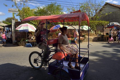 Nicaragua, Leon, cyclo taxi à la sortie du marché du quartier de Sutiaba