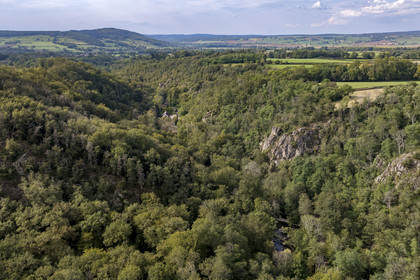 France, Yonne (89), la vallée de la rivière Cousin entre Pontaubert et Avallon (vue aérienne)