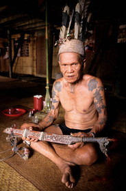 Malaysia, Borneo island, Sarawak, Iban warrior (Dayak ) with his parang (saber)