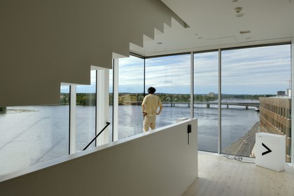 Suède, Comté de Vasterbotten, Umea, le Bildmuseet (Musée d'art contemporain et de la culture visuelle) à Umea Arts Campus en bordure de la rivière Ume (Umeälven)