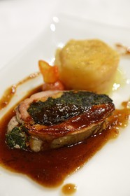 Spain, Andalucia, Seville, Enrique Becerra Restaurant, roast lamb in honey sauce stuffed with spinachs and pine nuts