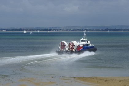 Royaume-Uni, Angleterre, Hampshire, Ile de Wight, Ryde, ferries de Southsea Portsmouth à Ryde avec l'aéroglisseur de Hover Travel