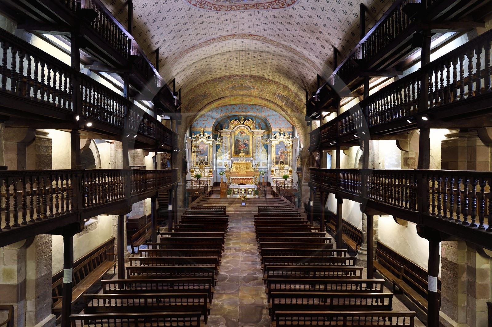 France, Pyrénées-Atlantiques (64), Pays-Basque, Saint-Etienne-de-Baïgorry, église Saint-Etienne, les galeries en bois de la nef