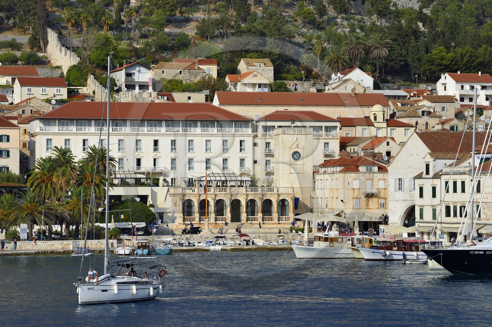 Croatie, Dalmatie, cote dalmate, Ile de Hvar, la ville de Hvar