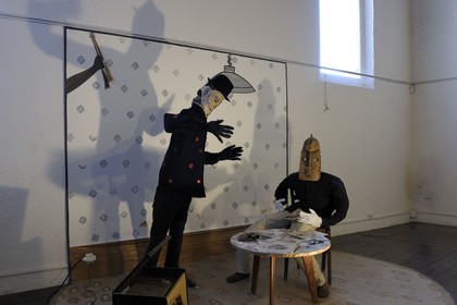 France, Hérault (34), Sète, musée de Frontignan, exposition de l' artiste peintre André Cervera Série couleur pour roman noir, ou du rififi sur la toile